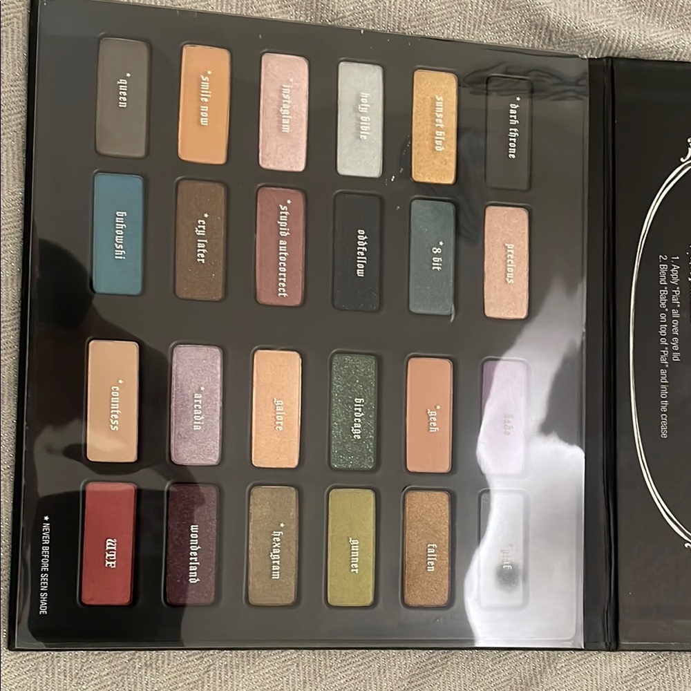 Kat Von D Spellbinding Eyeshadow Book - Picture 3 of 9